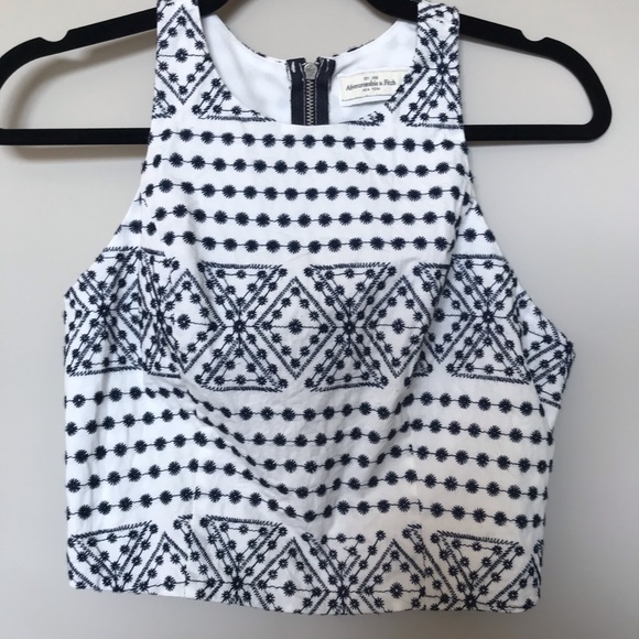 NWOT A&F Patterned Cropped Shell - Picture 4 of 6